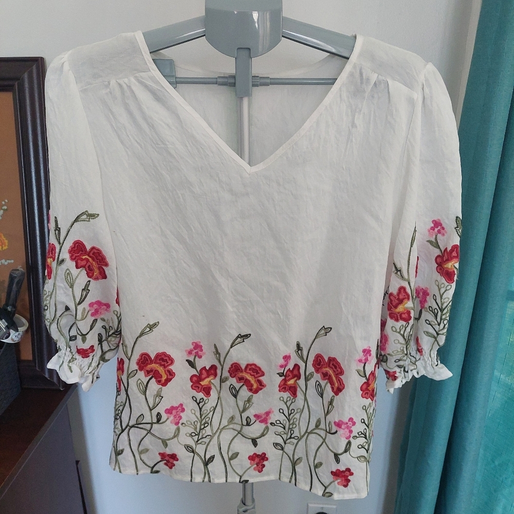 KINRDRED  White Blouse with Floral Embroidery PXL
